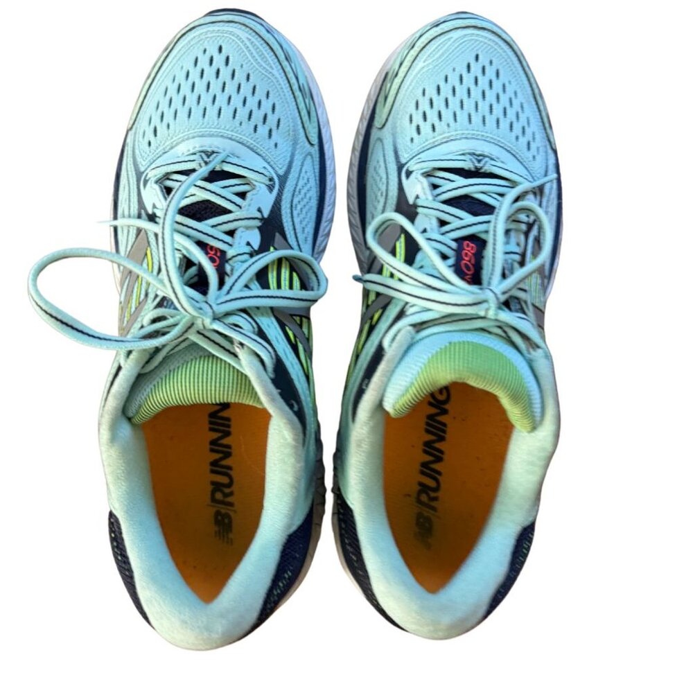 Women's NEW BALANCE 860 v7 light blue running shoes size 8 EUC